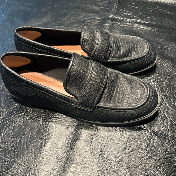 black crocodile print loafers - Picture 1 of 3